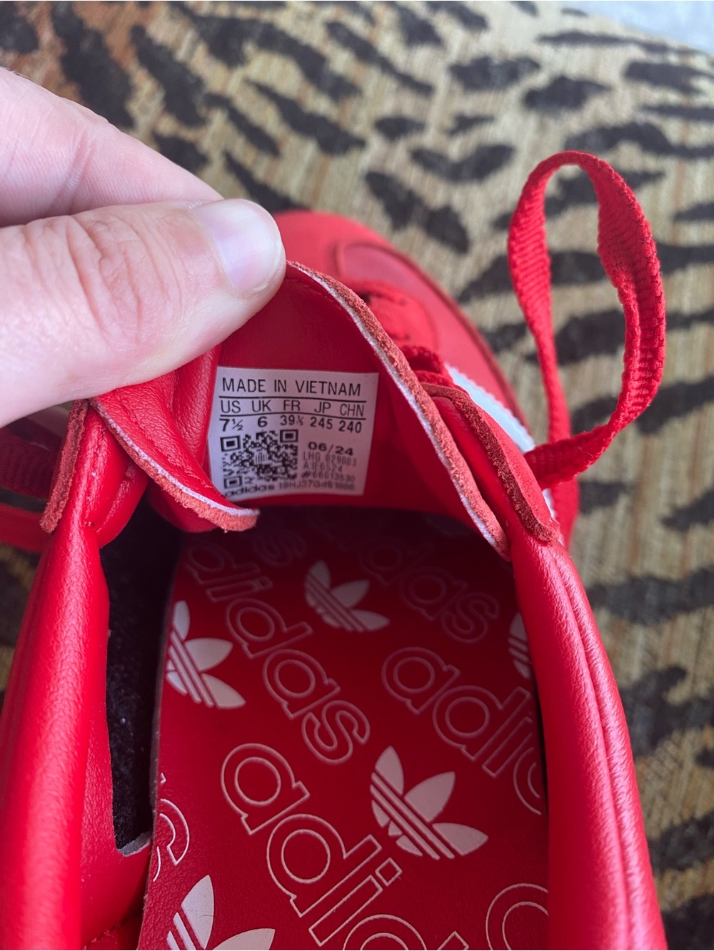 Brand new adidas Samba Red/White Lace-Up sneakers. US 7.5 - Picture 6 of 6